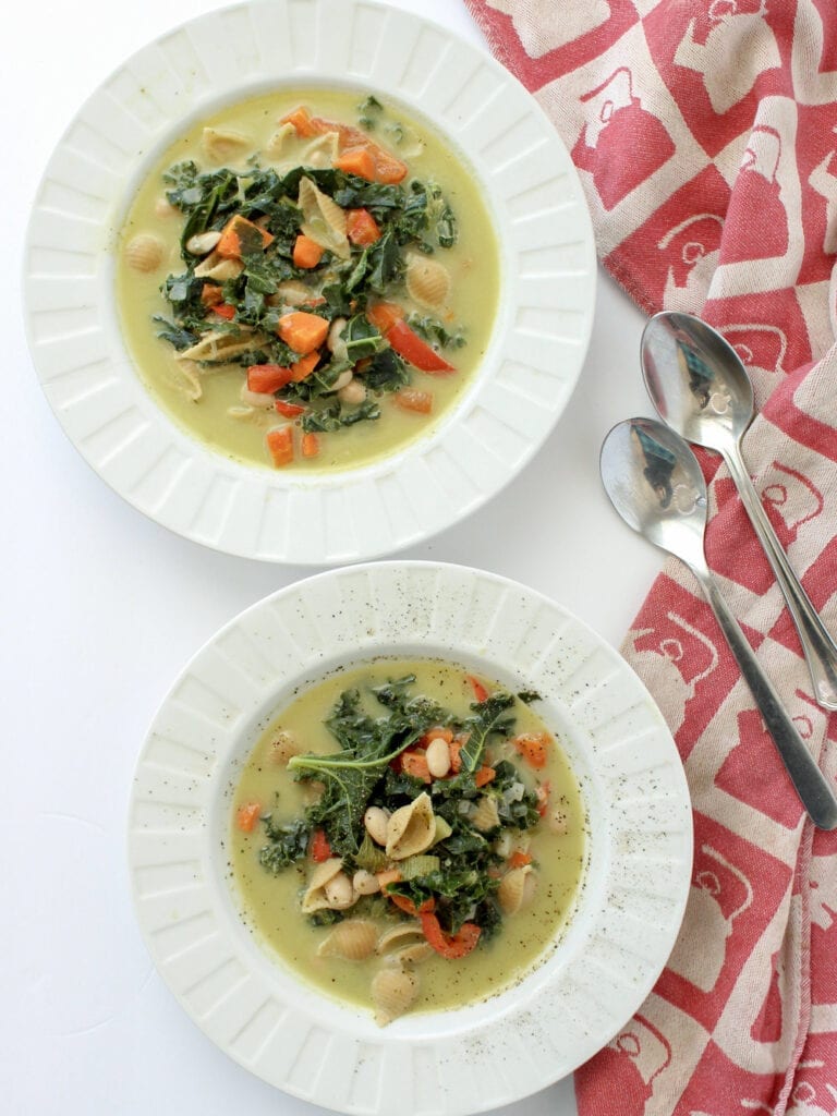 Pesto kale and white bean soup