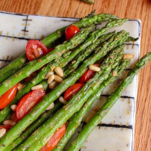 Roasted asparagus on a plate