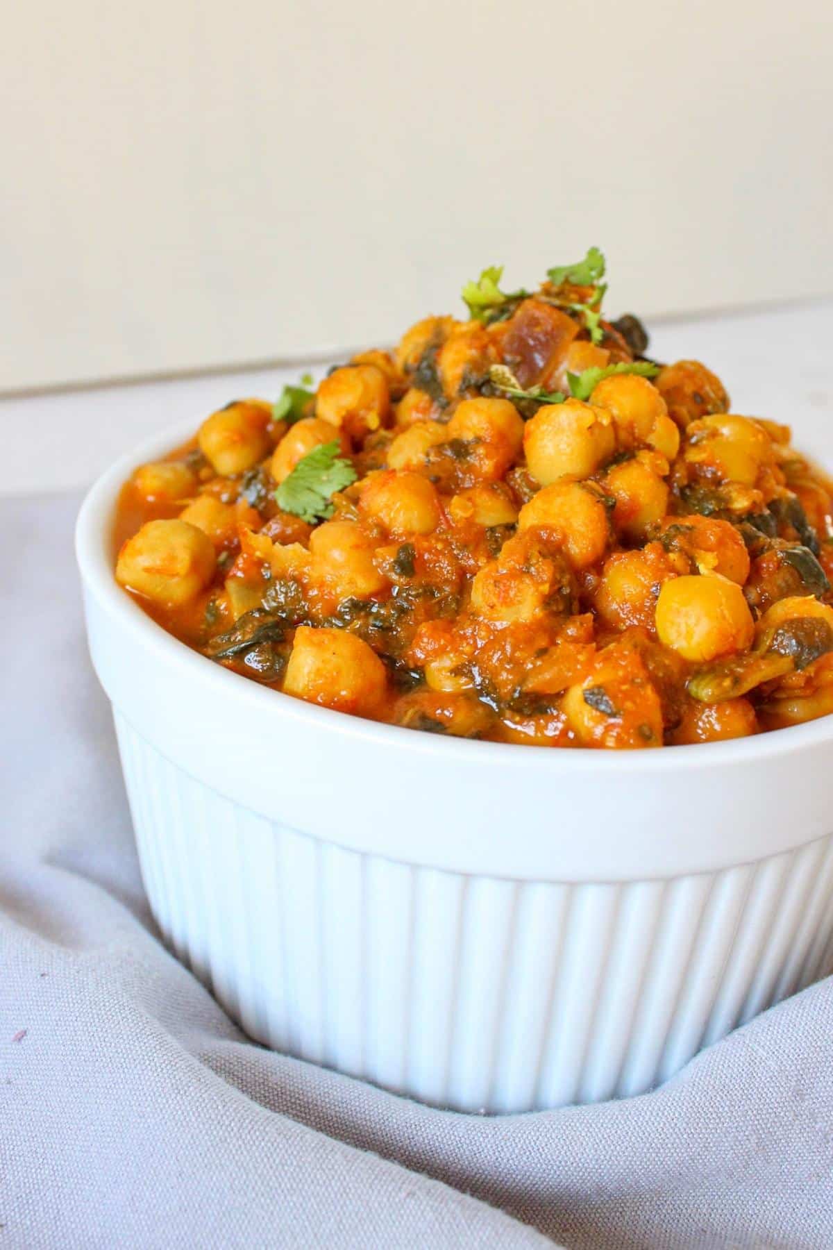 Spinach and chickpea curry in a serving bowl