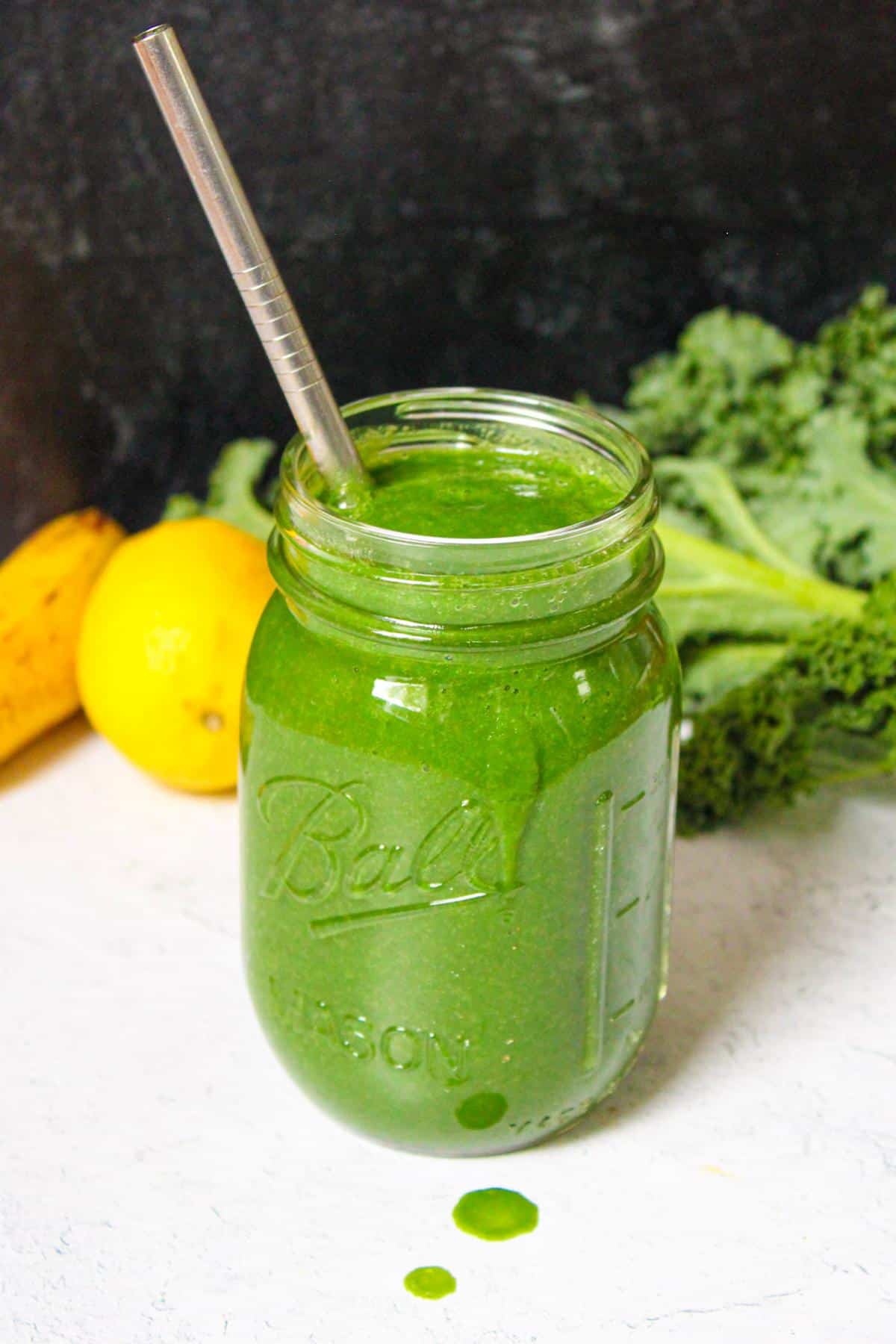 https://damntastyvegan.com/wp-content/uploads/2023/02/Super-green-spirulina-smoothie.jpg